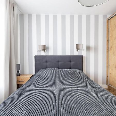 Fajny apartament z parkingiem, obok metra. Warsawa Bagian luar foto