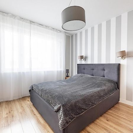 Fajny apartament z parkingiem, obok metra. Warsawa Bagian luar foto