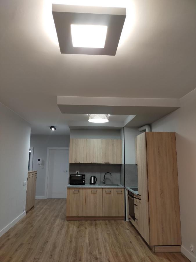 Fajny apartament z parkingiem, obok metra. Warsawa Bagian luar foto