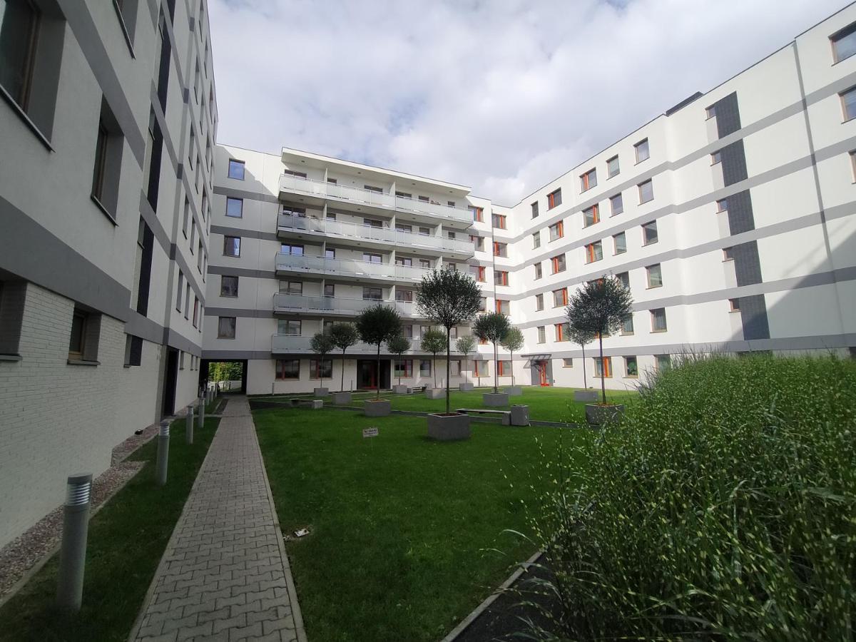Fajny apartament z parkingiem, obok metra. Warsawa Bagian luar foto