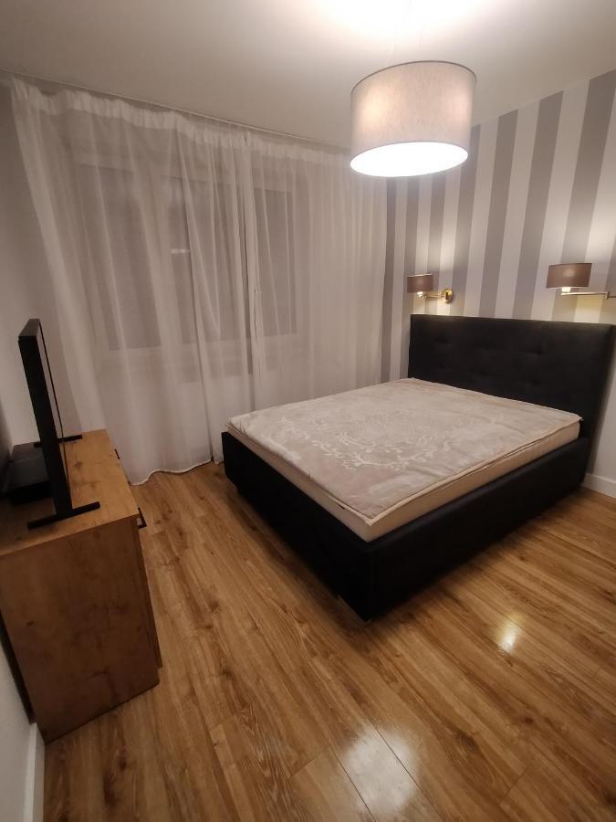 Fajny apartament z parkingiem, obok metra. Warsawa Bagian luar foto