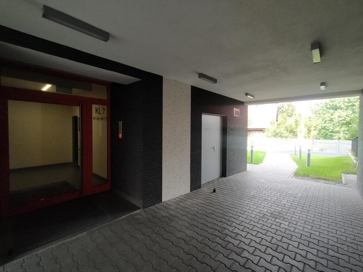 Fajny apartament z parkingiem, obok metra. Warsawa Bagian luar foto