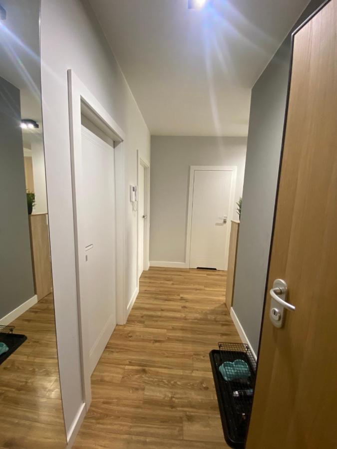 Fajny apartament z parkingiem, obok metra. Warsawa Bagian luar foto