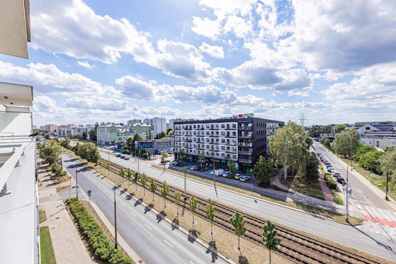 Fajny apartament z parkingiem, obok metra. Warsawa Bagian luar foto