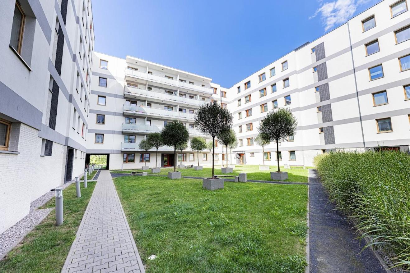 Fajny apartament z parkingiem, obok metra. Warsawa Bagian luar foto