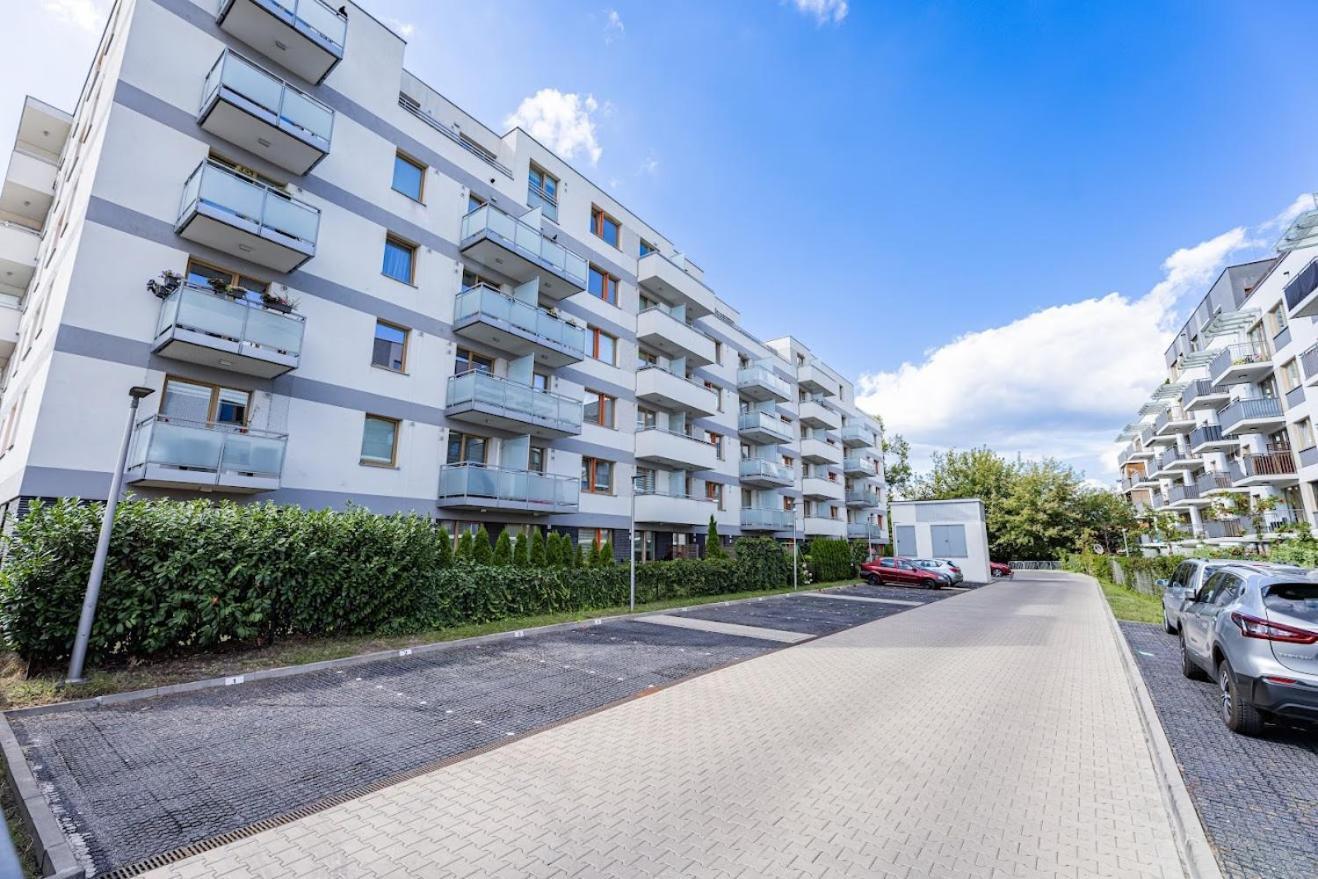 Fajny apartament z parkingiem, obok metra. Warsawa Bagian luar foto