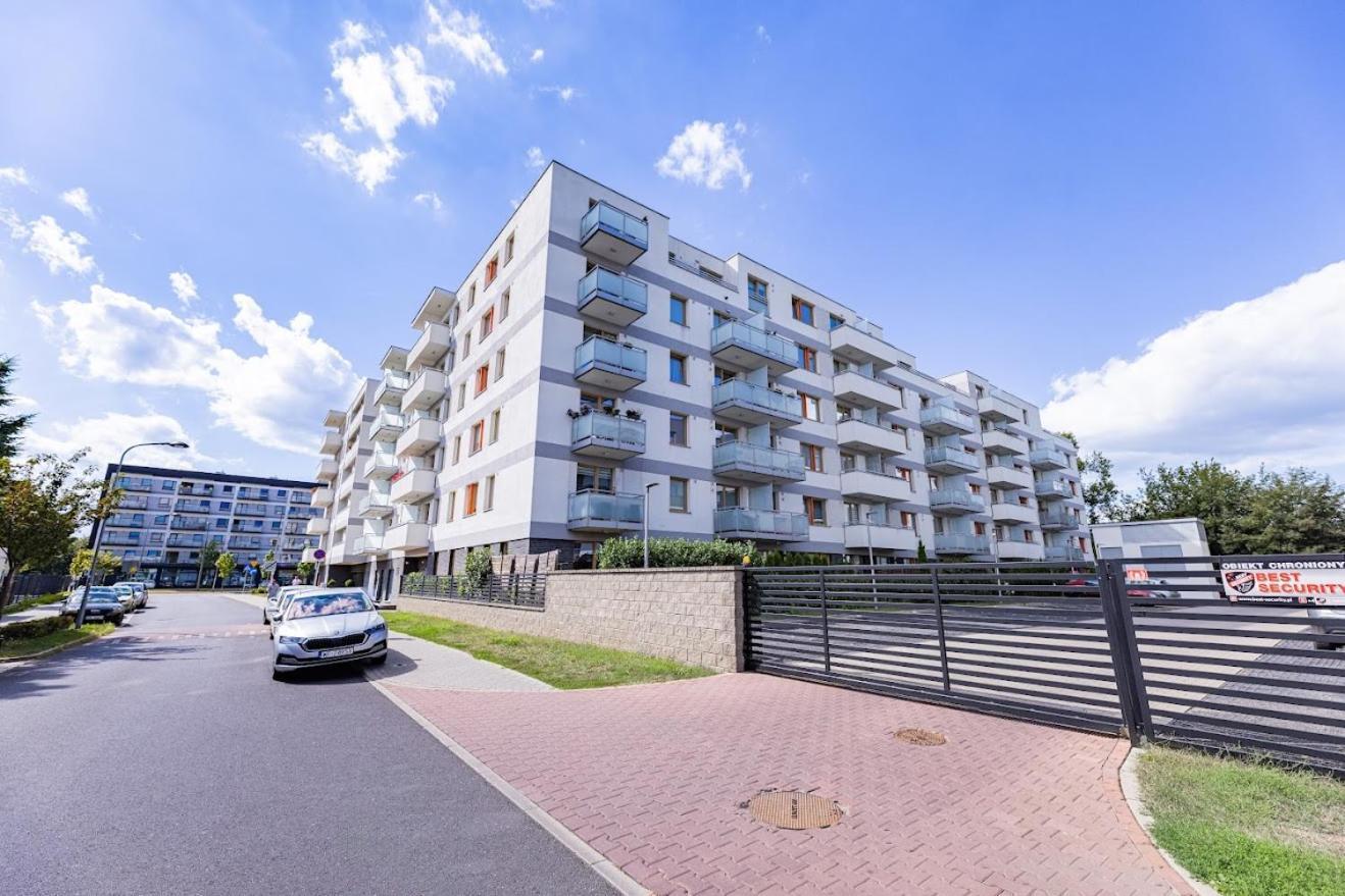 Fajny apartament z parkingiem, obok metra. Warsawa Bagian luar foto