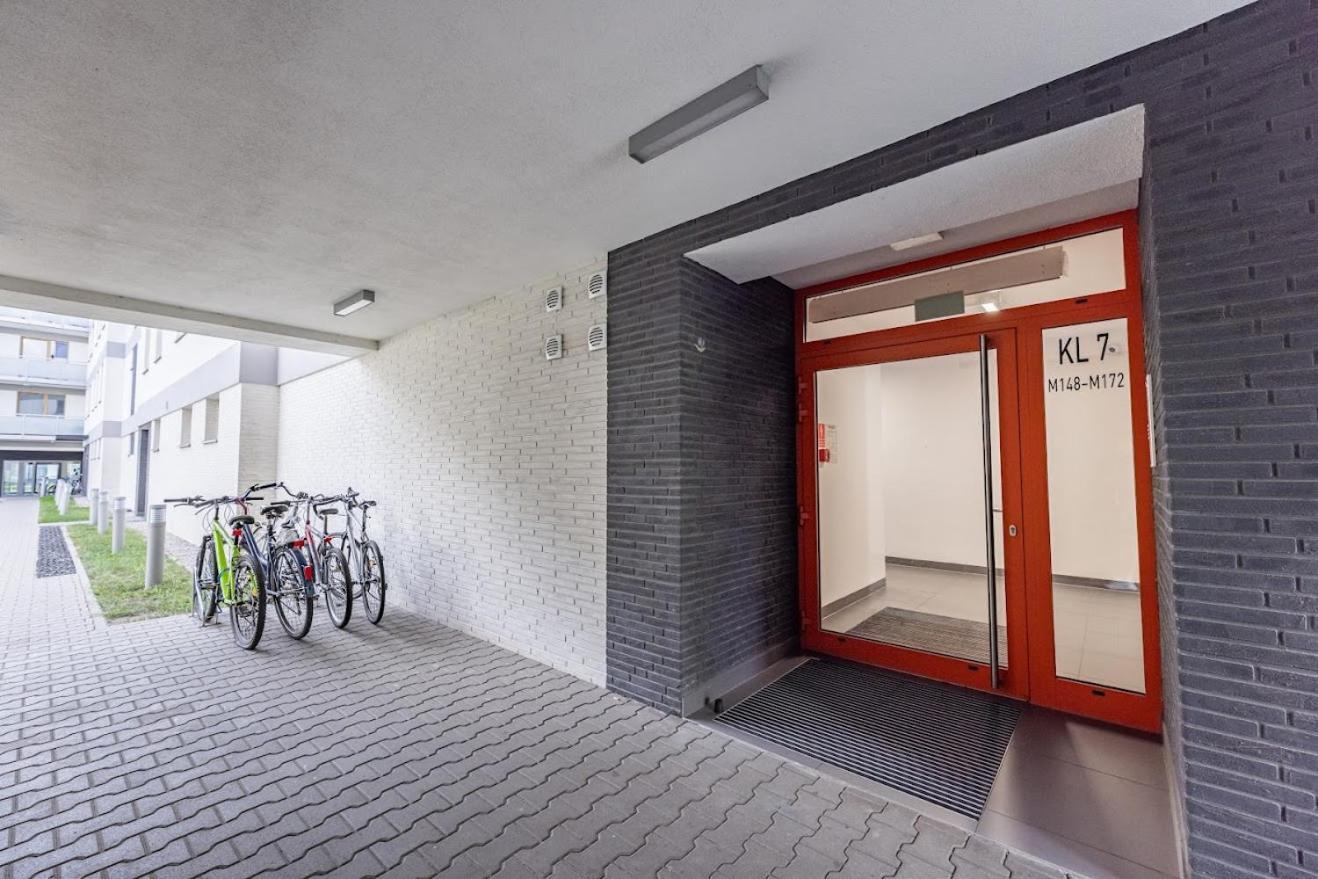 Fajny apartament z parkingiem, obok metra. Warsawa Bagian luar foto