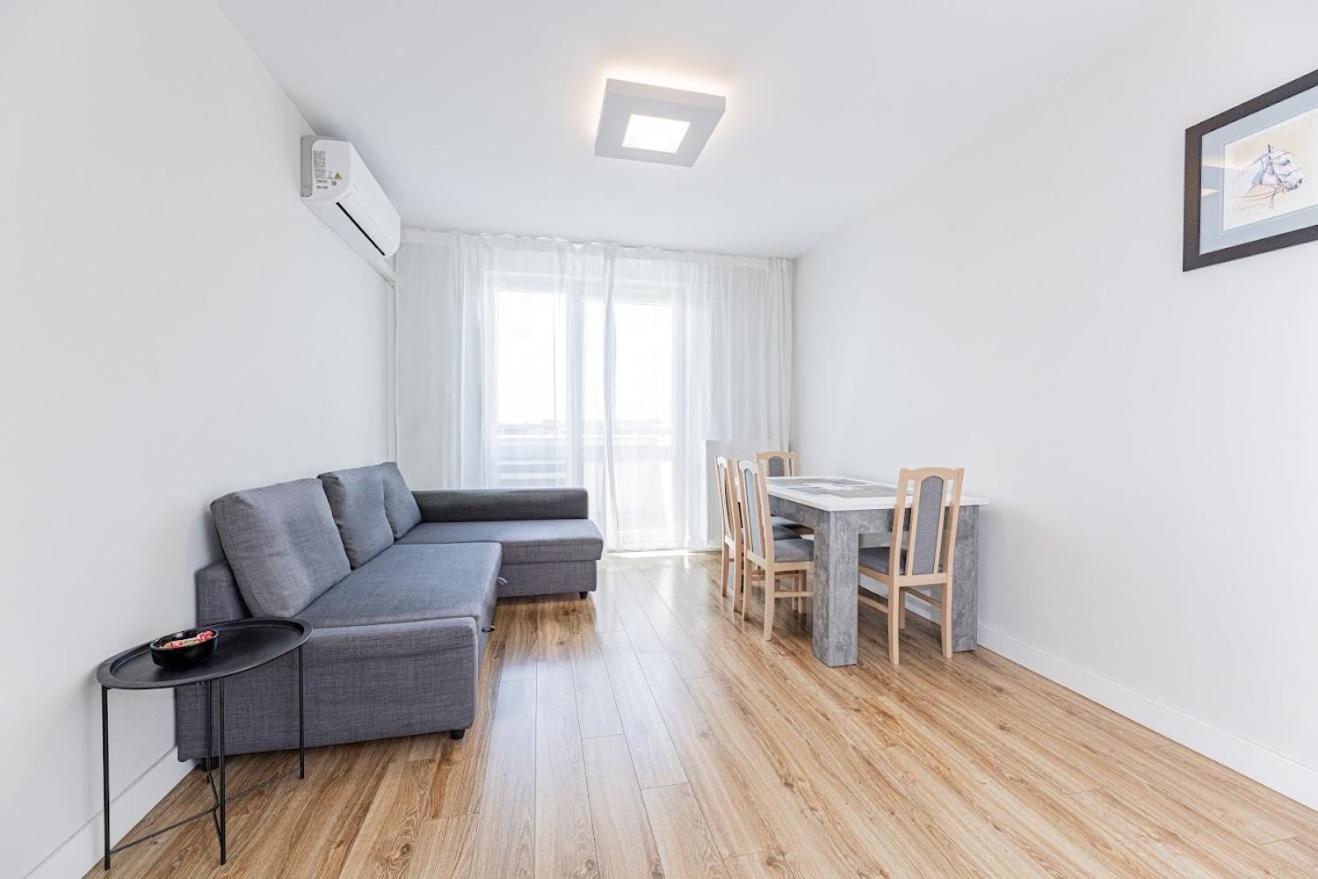 Fajny apartament z parkingiem, obok metra. Warsawa Bagian luar foto