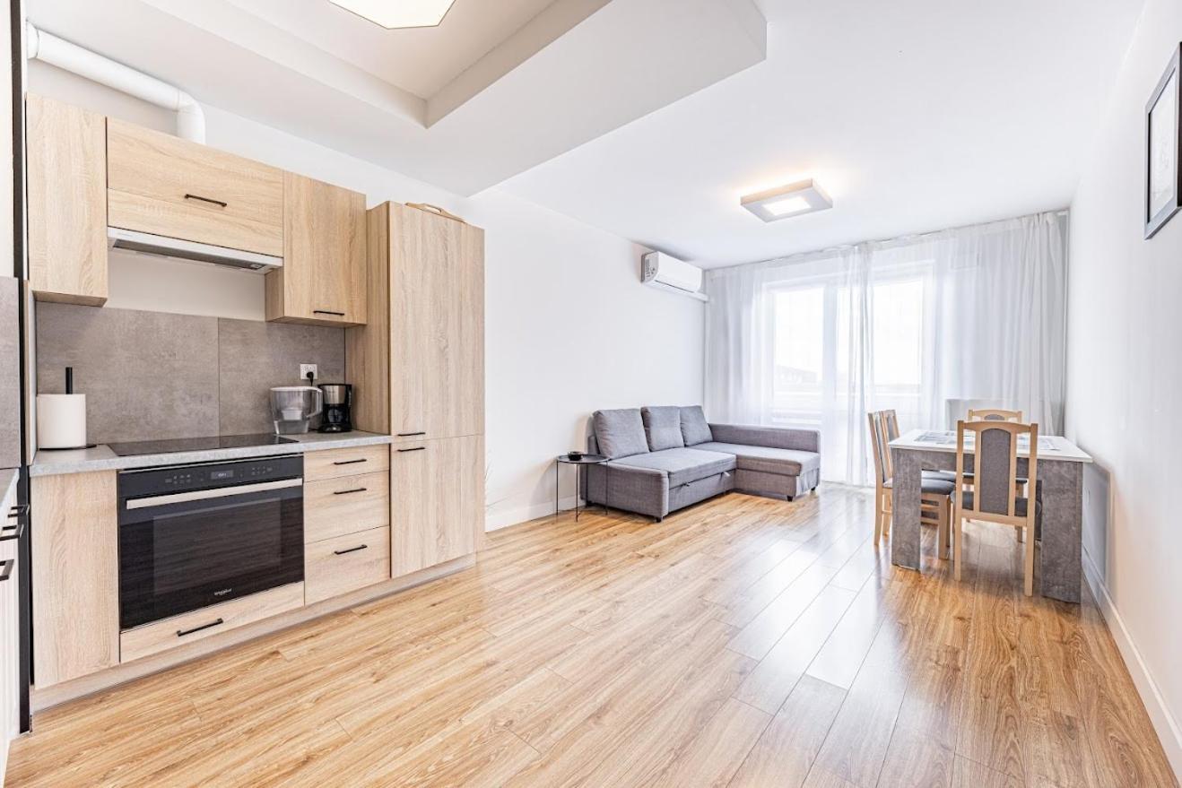 Fajny apartament z parkingiem, obok metra. Warsawa Bagian luar foto