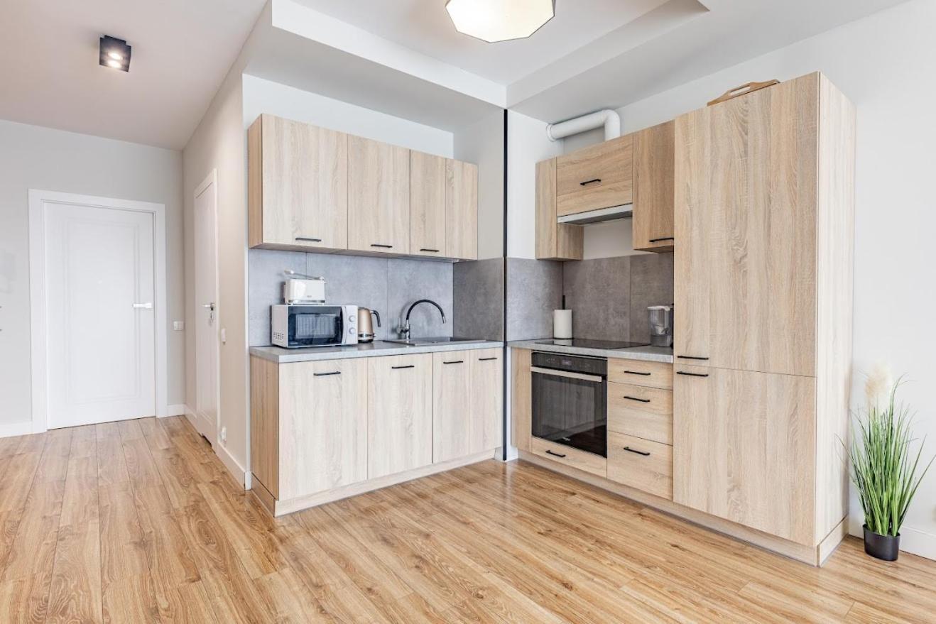 Fajny apartament z parkingiem, obok metra. Warsawa Bagian luar foto
