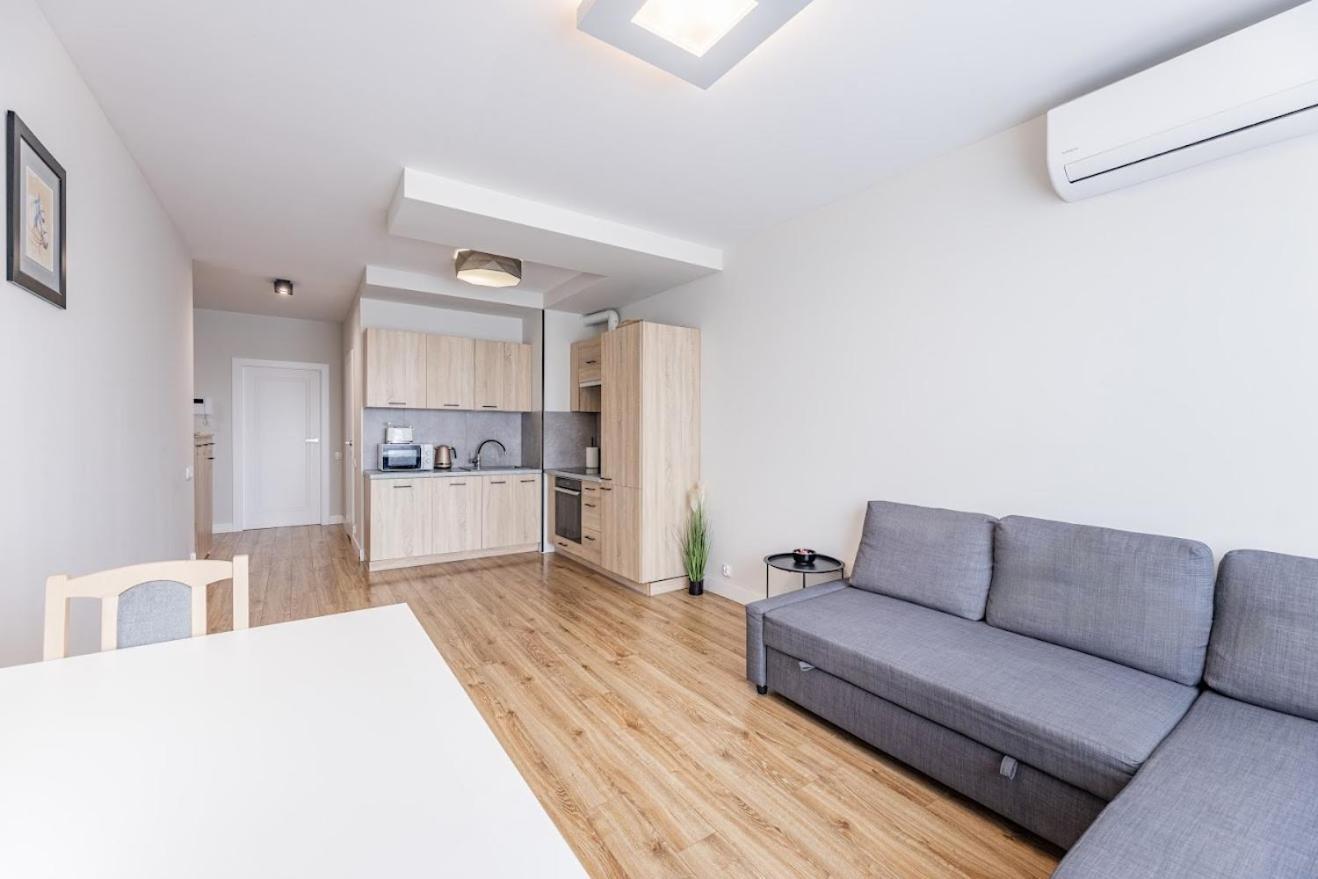 Fajny apartament z parkingiem, obok metra. Warsawa Bagian luar foto