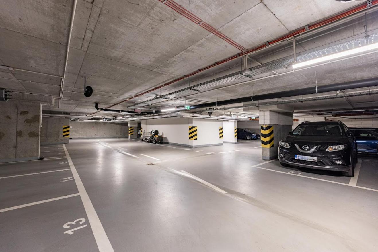 Fajny apartament z parkingiem, obok metra. Warsawa Bagian luar foto