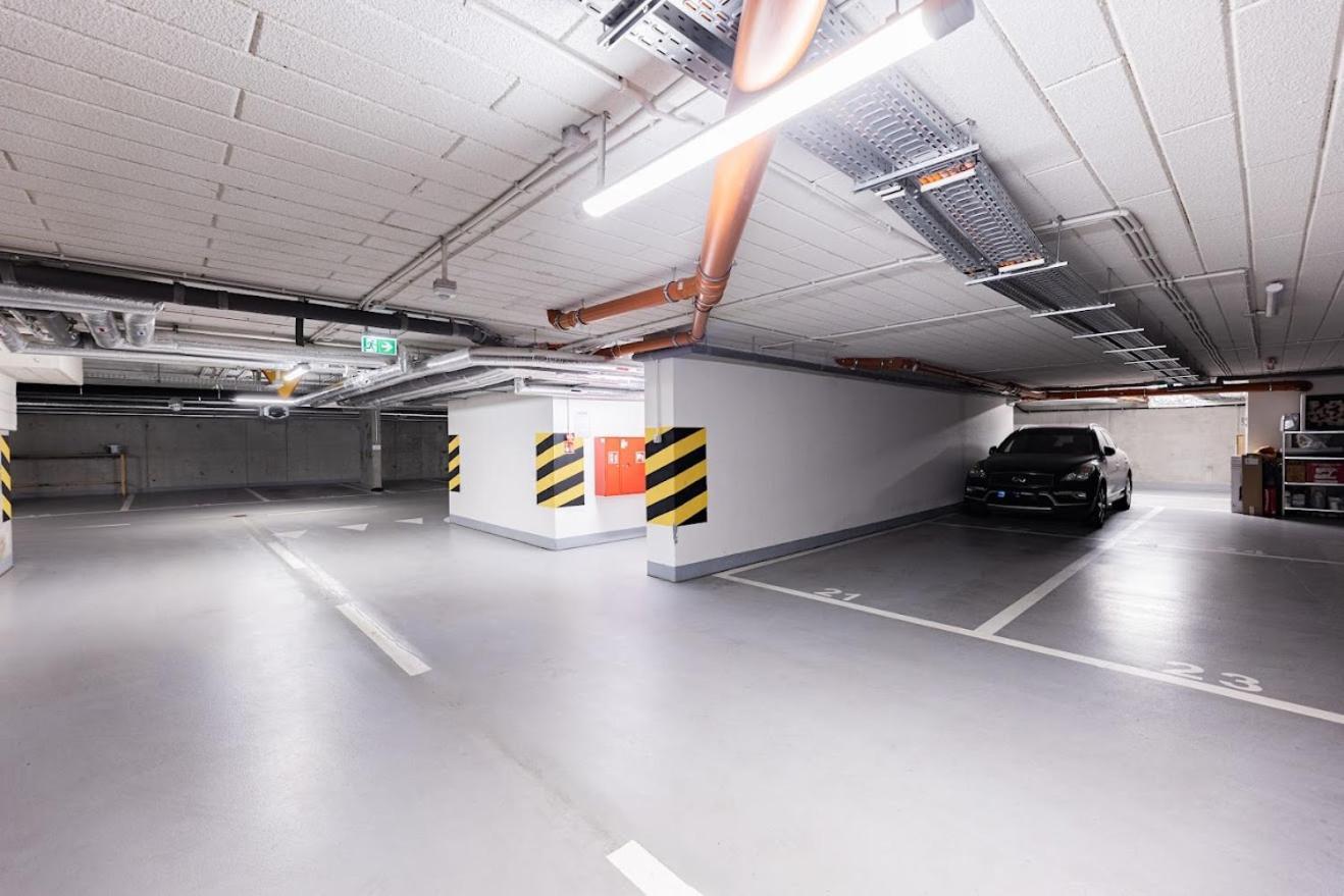 Fajny apartament z parkingiem, obok metra. Warsawa Bagian luar foto