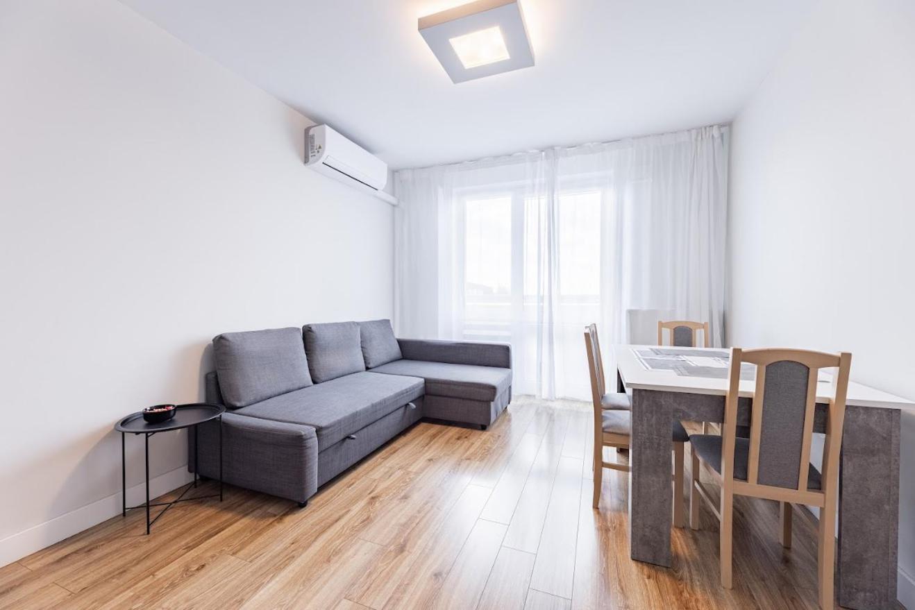 Fajny apartament z parkingiem, obok metra. Warsawa Bagian luar foto