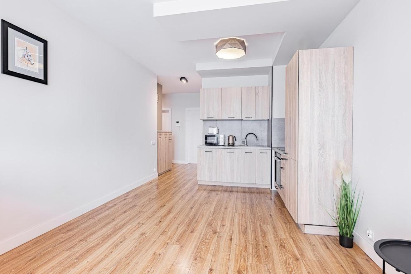 Fajny apartament z parkingiem, obok metra. Warsawa Bagian luar foto