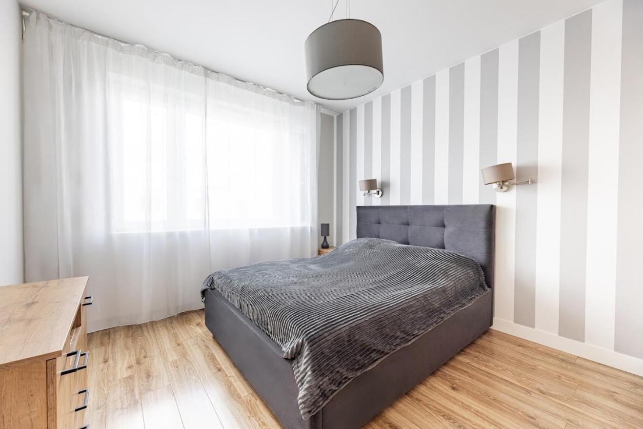 Fajny apartament z parkingiem, obok metra. Warsawa Bagian luar foto